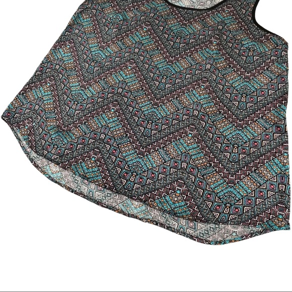DR2 size large Aztec pink, blue, orange, black design sleeveless curved hem top - Picture 5 of 10
